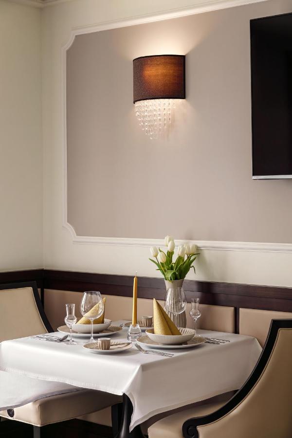 Boutique Hotel Saxonia การ์โลวีวารี ภายนอก รูปภาพ