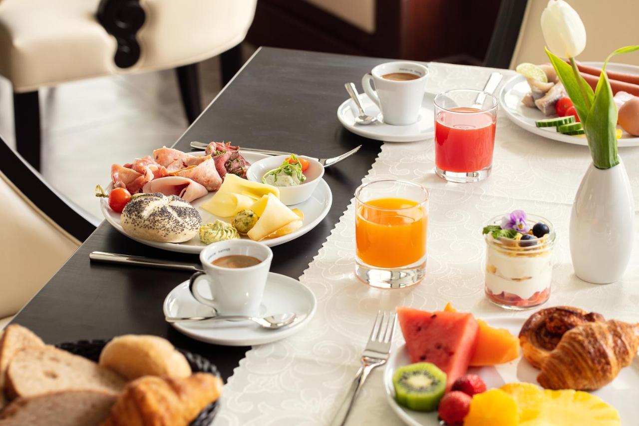 Boutique Hotel Saxonia การ์โลวีวารี ภายนอก รูปภาพ