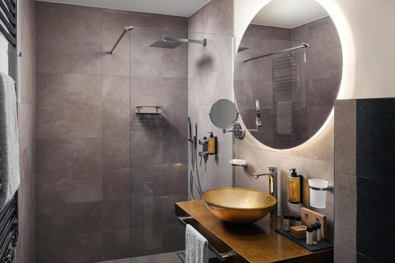 Boutique Hotel Saxonia การ์โลวีวารี ภายนอก รูปภาพ