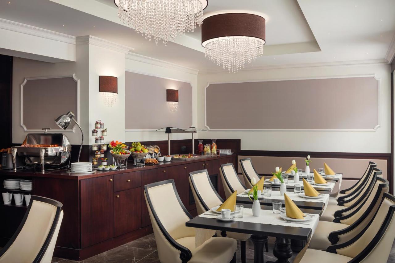 Boutique Hotel Saxonia การ์โลวีวารี ภายนอก รูปภาพ
