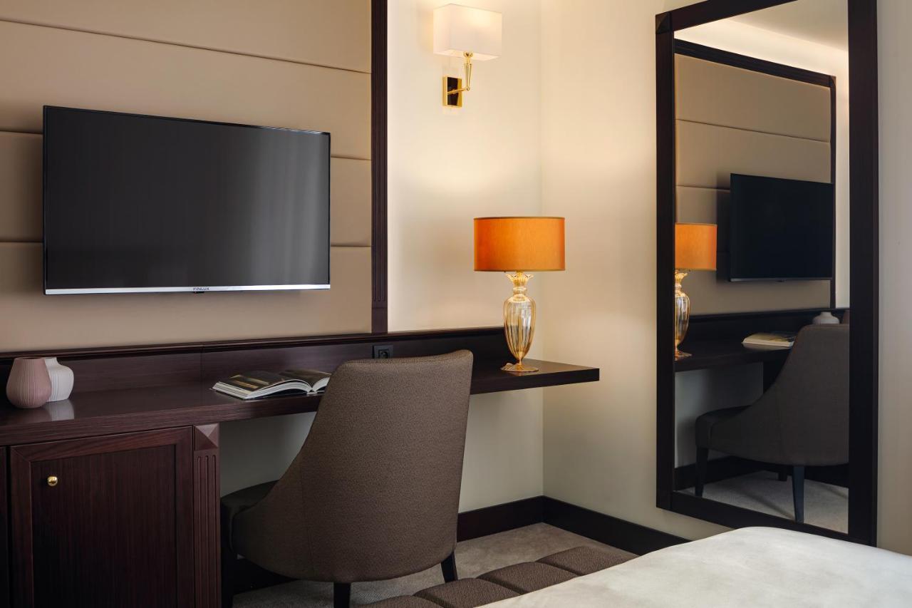 Boutique Hotel Saxonia การ์โลวีวารี ภายนอก รูปภาพ
