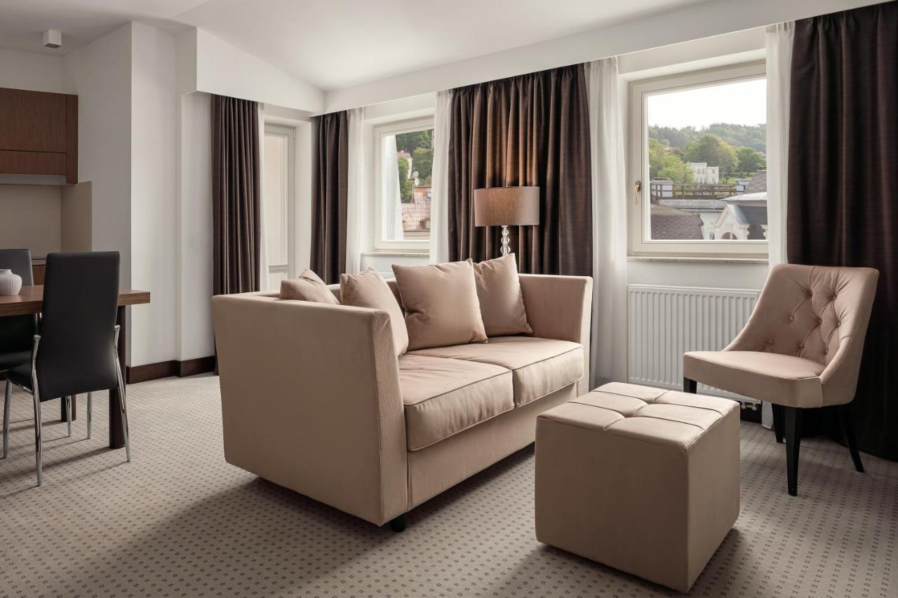 Boutique Hotel Saxonia การ์โลวีวารี ภายนอก รูปภาพ