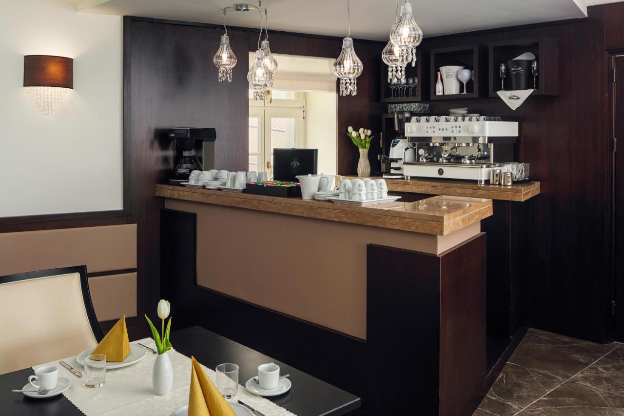 Boutique Hotel Saxonia การ์โลวีวารี ภายนอก รูปภาพ