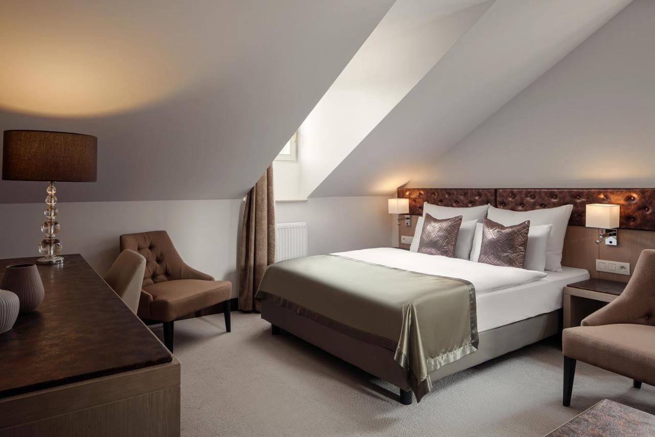 Boutique Hotel Saxonia การ์โลวีวารี ภายนอก รูปภาพ