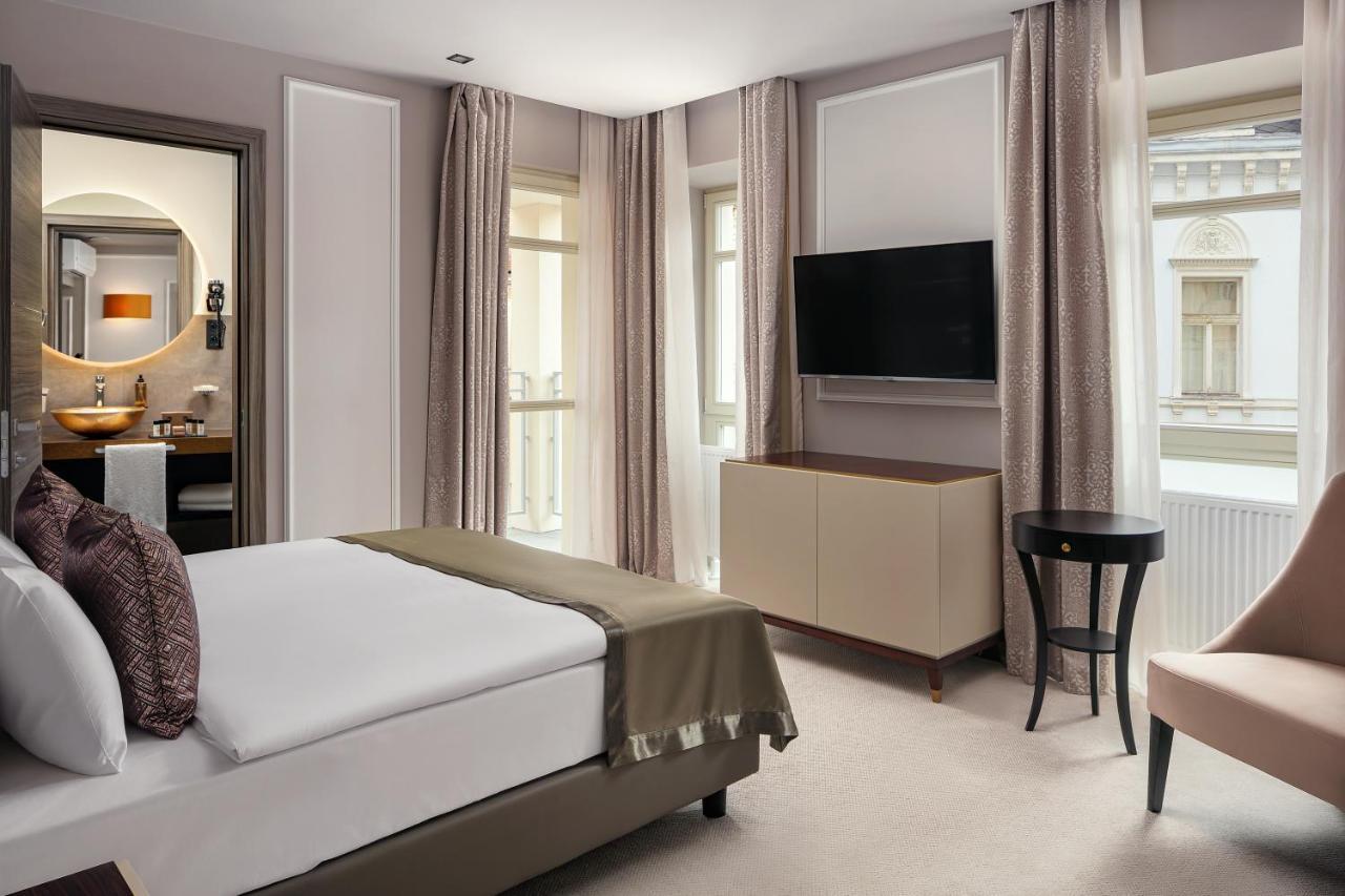 Boutique Hotel Saxonia การ์โลวีวารี ภายนอก รูปภาพ