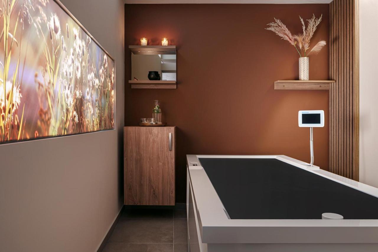 Boutique Hotel Saxonia การ์โลวีวารี ภายนอก รูปภาพ